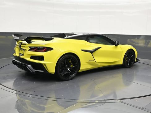 Used 2023 Chevrolet Corvette Z06 RWD image 5