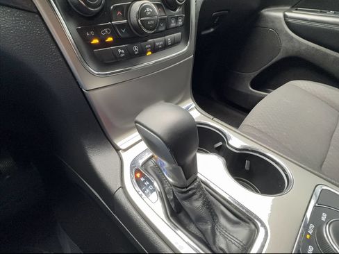 Used 2018 Jeep Grand Cherokee Laredo AWD/4WD image 38
