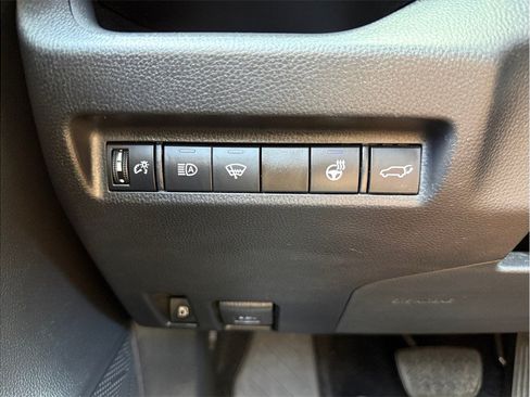 Used 2021 Toyota RAV4 XLE Premium AWD/4WD image 33