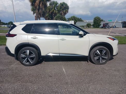Used 2021 Nissan Rogue Platinum FWD image 2