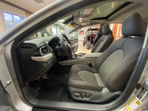 Used 2019 Toyota Camry LE w/ Convenience Package image 20