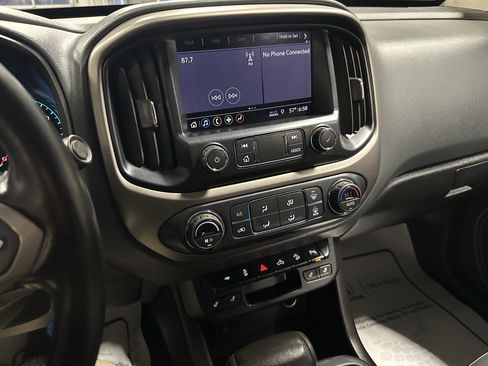Used 2020 Chevrolet Colorado Z71 image 12