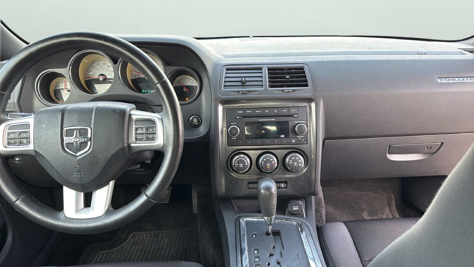 Used 2014 Dodge Challenger SXT RWD image 21