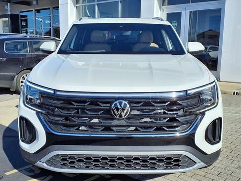 New 2026 Volkswagen Atlas Cross Sport SE image 2