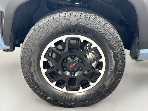 Used 2026 Toyota Tacoma TRD Off-Road w/ TRD Off Road Premium Package AWD/4WD image 28