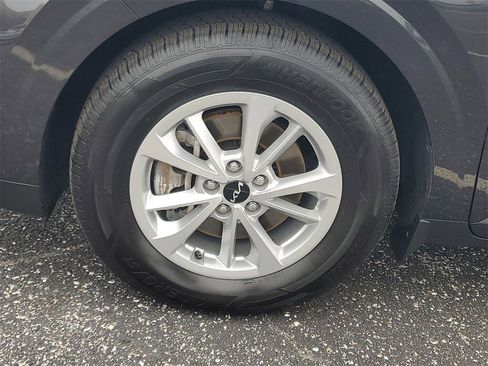 Used 2023 Kia Carnival LX image 31