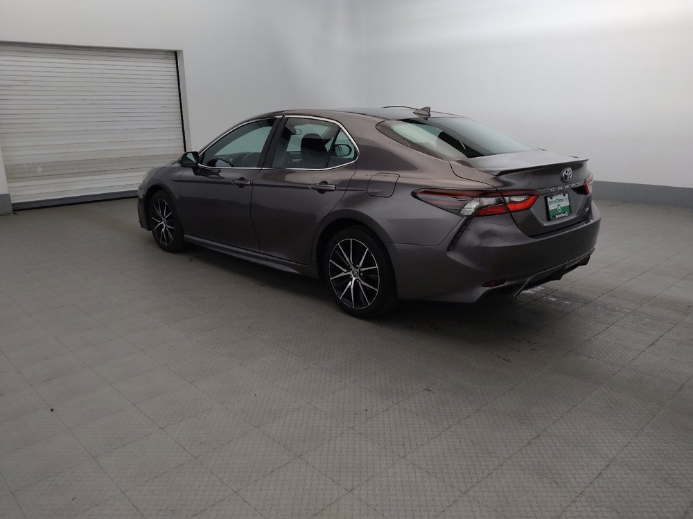 Used 2022 Toyota Camry SE FWD image 3