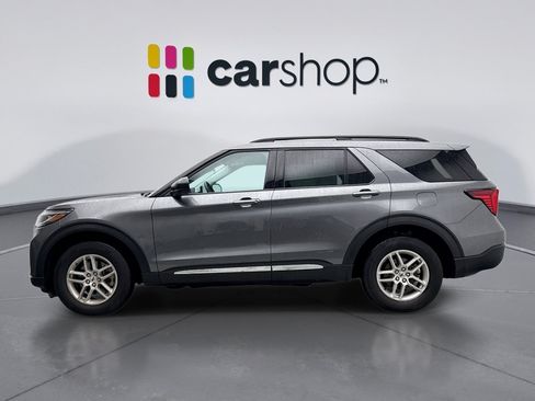 Used 2025 Ford Explorer Active AWD/4WD image 2