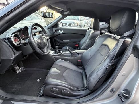 Used 2009 Nissan 370Z Touring image 11