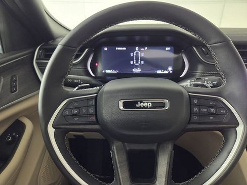 Certified 2025 Jeep Grand Cherokee L Limited w/ Luxury Tech Group II image 18