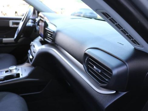 Used 2021 Ford Explorer XLT AWD/4WD image 11