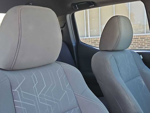 Used 2017 Toyota Tacoma TRD Off-Road AWD/4WD image 18