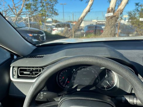 Used 2025 Toyota RAV4 XLE image 36