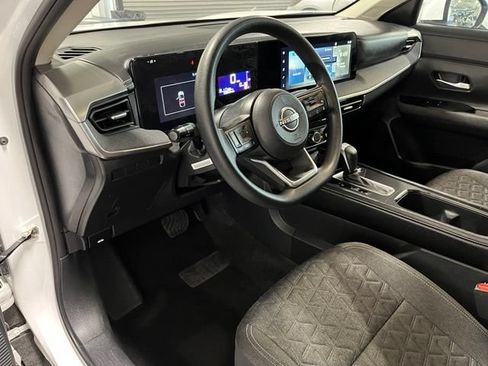 Used 2025 Nissan Kicks SV AWD/4WD image 19