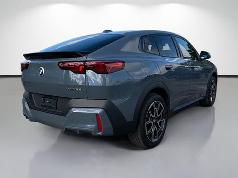 Used 2026 BMW X2 xDrive28i image 3