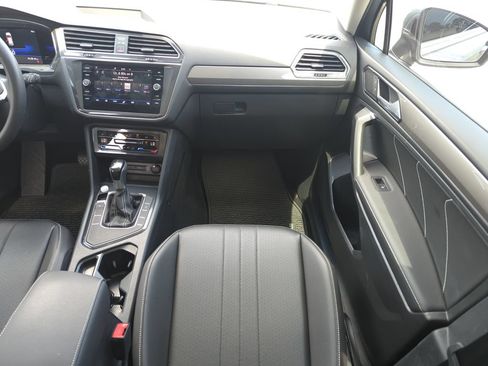 Certified 2023 Volkswagen Tiguan SE w/ Panoramic Sunroof Package FWD image 16