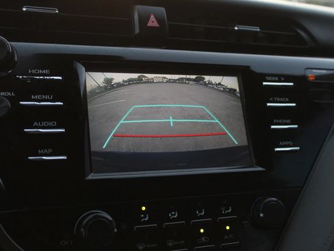 Used 2019 Toyota Camry LE FWD image 18