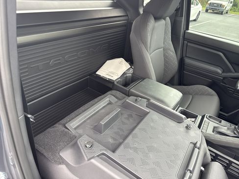 Used 2025 Toyota Tacoma SR image 27