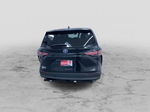 Certified 2022 Toyota Sienna LE image 8