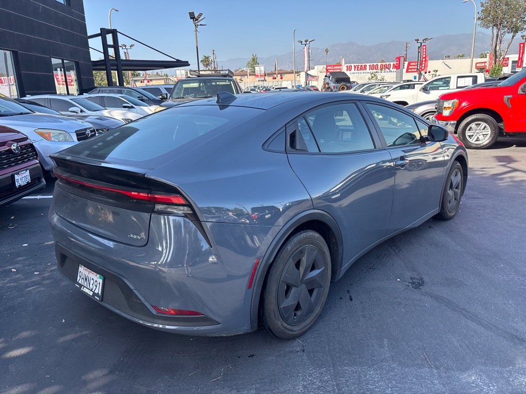 Used 2023 Toyota Prius LE FWD image 4
