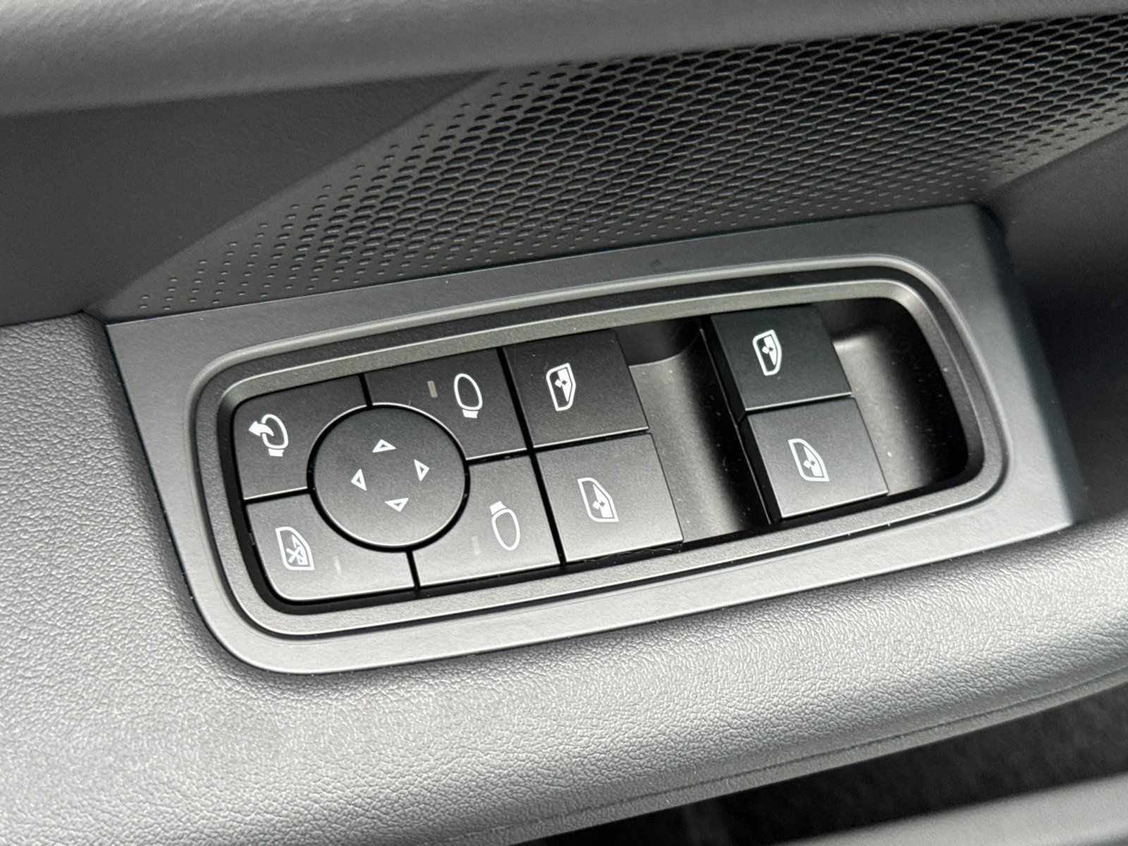 Certified 2026 Porsche Taycan AWD/4WD image 13