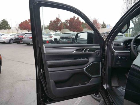 New 2025 Jeep Wagoneer L Series II image 23