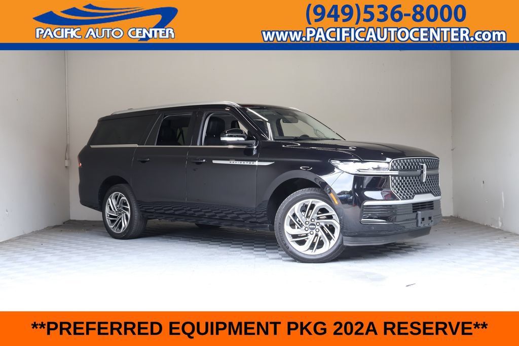 Used 2025 Lincoln Navigator L Reserve AWD/4WD image 1