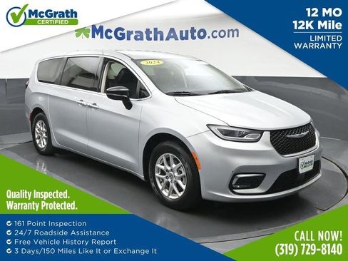 Used 2024 Chrysler Pacifica Touring-L FWD image 1