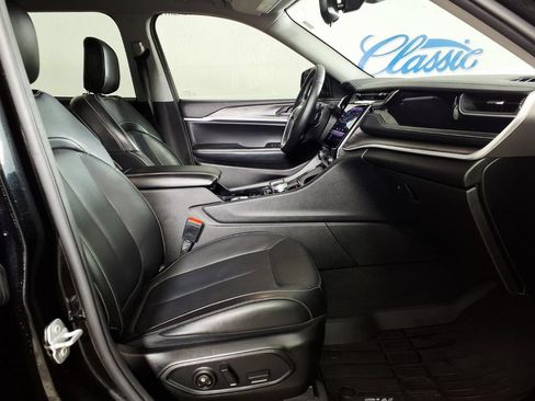 Used 2022 Jeep Grand Cherokee L Limited w/ Black Appearance Package RWD image 12
