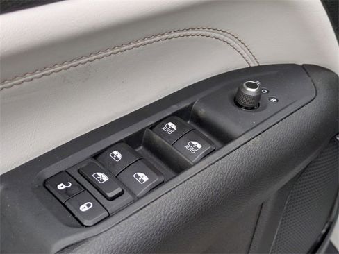 Used 2024 Jeep Compass Limited image 12