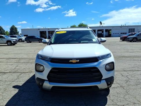 Used 2023 Chevrolet TrailBlazer LT w/ Convenience Package AWD/4WD image 2