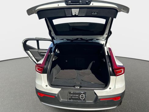 Certified 2025 Volvo XC40 B5 Core image 11