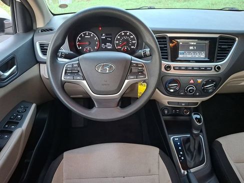 Used 2018 Hyundai Accent SE FWD image 11