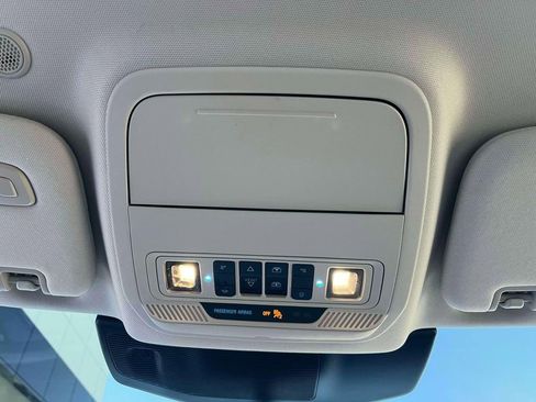 Used 2020 Ford Explorer Platinum w/ Premium Technology Package image 37