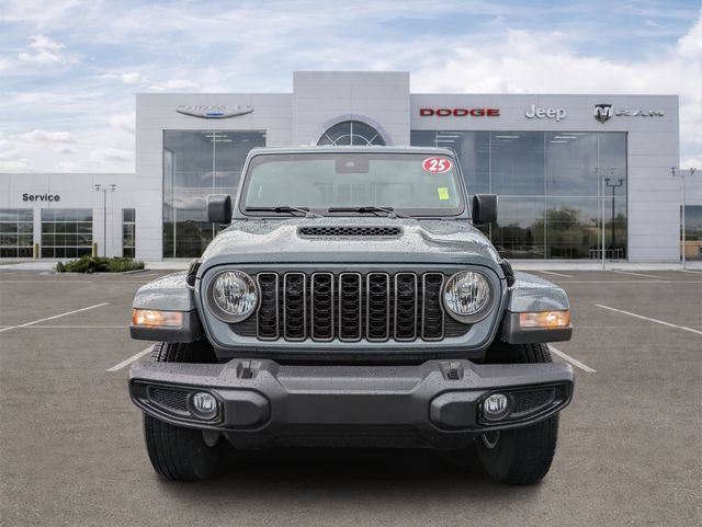 Used 2025 Jeep Gladiator Sport AWD/4WD image 6