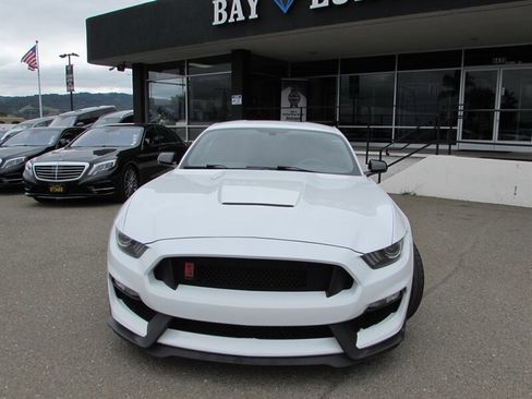Used 2018 Ford Mustang Shelby GT350 w/ Electronics Package RWD image 2