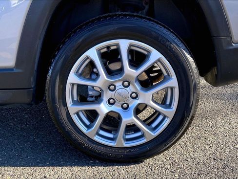 Certified 2022 Jeep Compass Latitude image 10