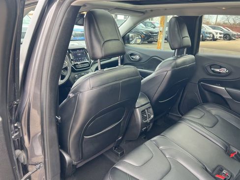 Used 2019 Jeep Cherokee Limited image 10