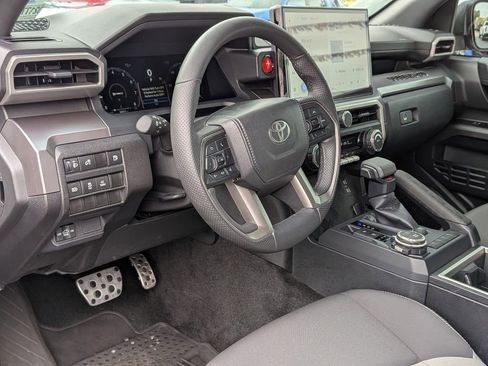 Used 2025 Toyota Tacoma TRD Sport image 18