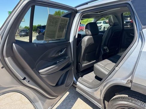 Used 2023 GMC Terrain SLT w/ Infotainment Package II AWD/4WD image 22