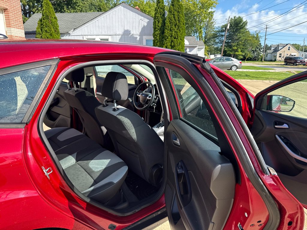 Used 2012 Ford Focus SE FWD image 13