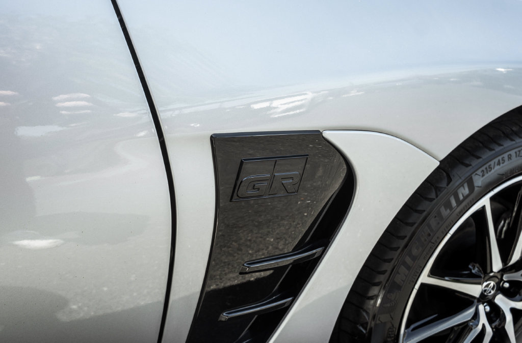 Used 2025 Toyota GR86 RWD image 4