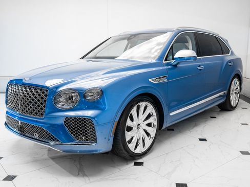 Used 2025 Bentley Bentayga Extended Wheelbase image 9
