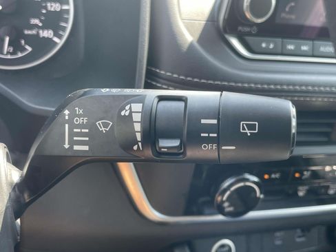 Used 2023 Nissan Rogue S AWD/4WD image 22