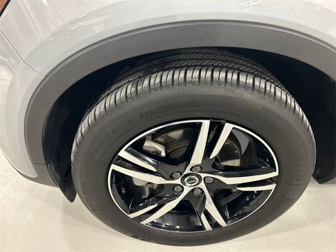 Certified 2025 Volvo XC40 B5 Core image 8