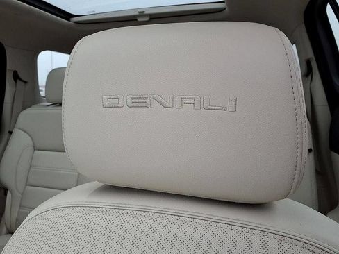 Used 2023 GMC Acadia Denali w/ Denali Ultimate Package AWD/4WD image 23