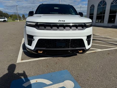 New 2026 Jeep Grand Wagoneer L 4WD image 4