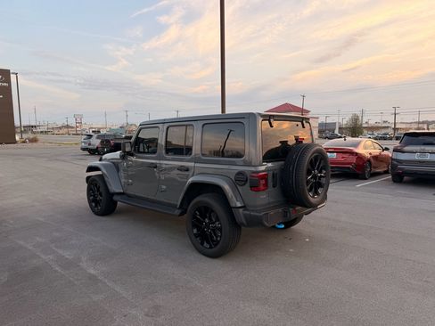 Used 2022 Jeep Wrangler Unlimited Sahara w/ Cold Weather Group image 5