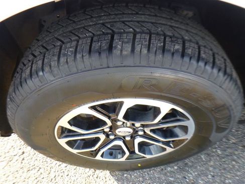 Used 2024 Ford Expedition XLT image 25