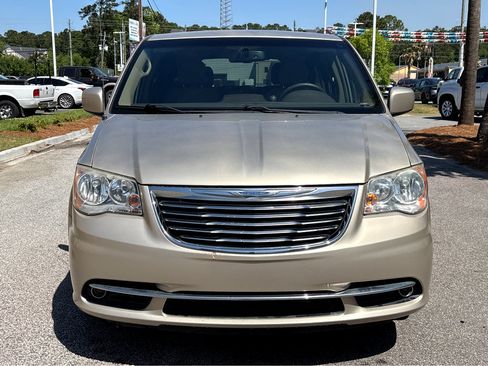 Used 2015 Chrysler Town & Country Touring w/ Driver Convenience Group FWD image 2